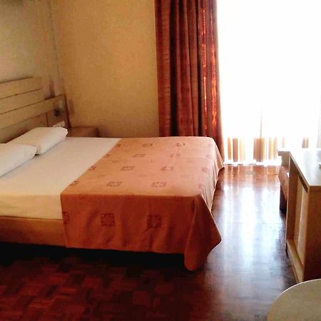 Hotel Kypreos Kamena Vourla Eksteriør billede
